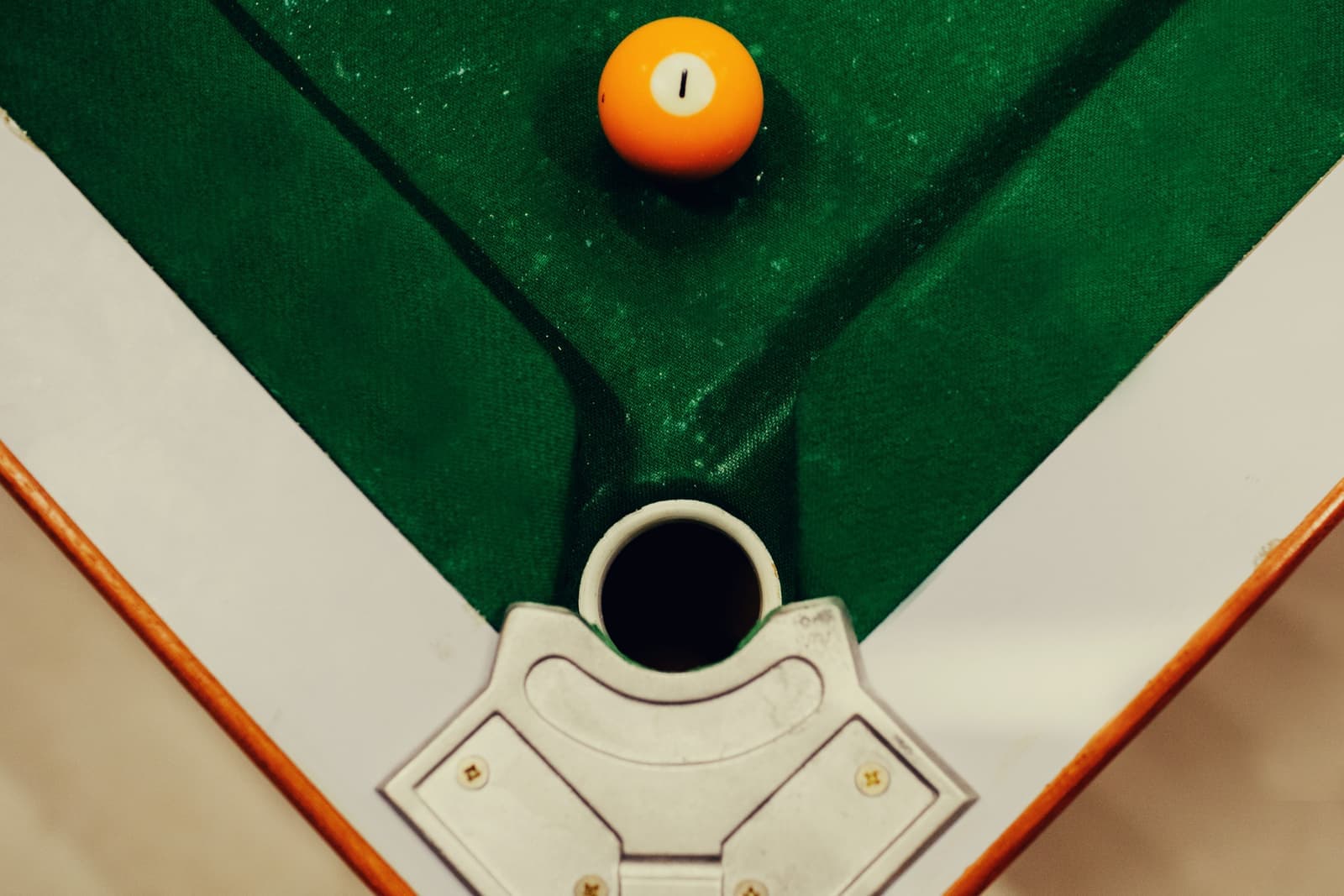 An octagonal bumper pool table with cushioned pegs